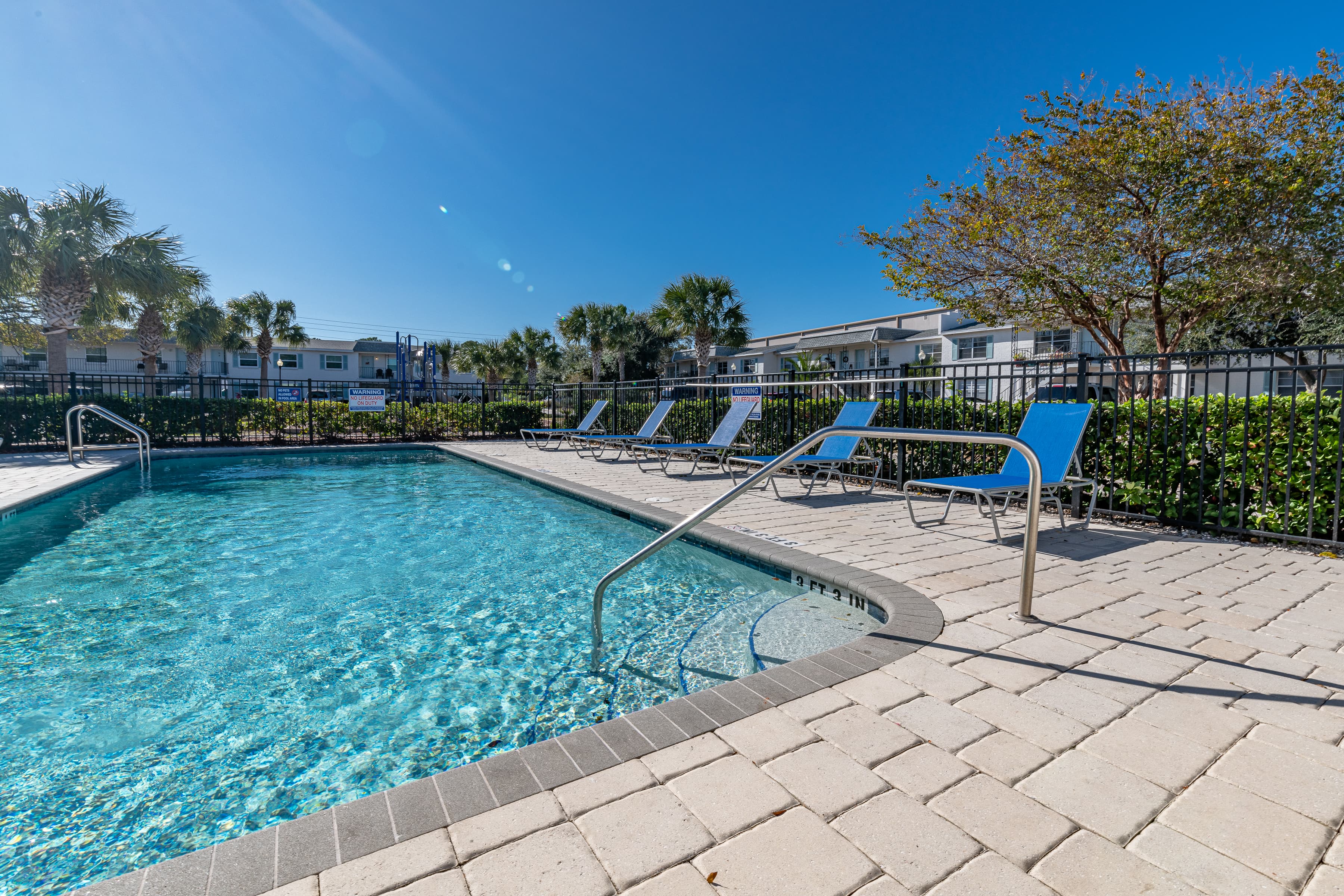 Seaside Apartments swimming pool